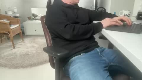 surfstar81 online show from 12/04/25, 10:13