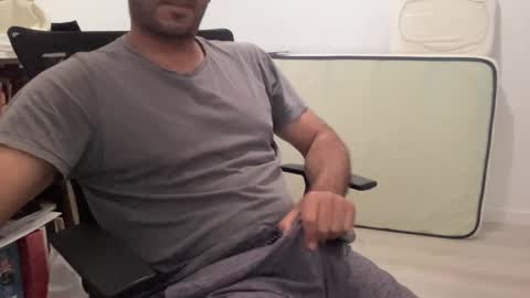 Snapshot of surftravel chatting on 02/13/25, 01:59 surftravel online show from 02/13/25, 01:59