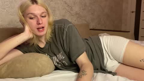 Snapshot of susan228 chatting on 11/27/25, 09:06 Vladiva online show from 11/27/25, 09:06