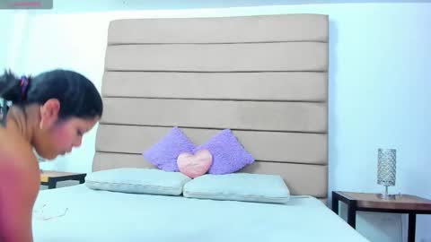 Snapshot of susan_elliot chatting on 11/06/25, 08:21 Susan online show from 11/06/25, 08:21