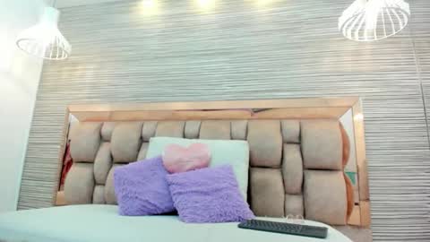 Snapshot of susan_elliot chatting on 11/19/25, 11:32 Susan online show from 11/19/25, 11:32