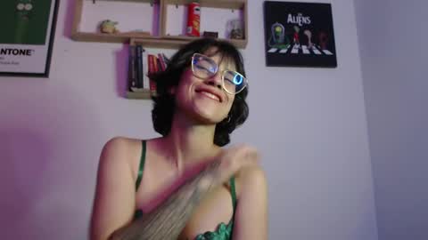 Snapshot of susana_w chatting on 02/27/25, 03:04 susana_w online show from 02/27/25, 03:04