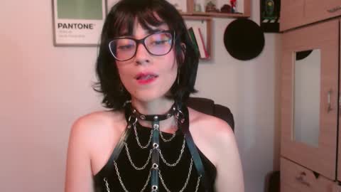 Snapshot of susana_w chatting on 09/17/25, 10:33 susana_w online show from 09/17/25, 10:33