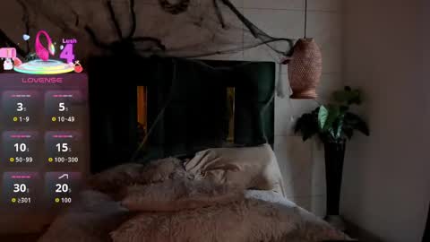 Susana W online show from 10/31/25, 01:34