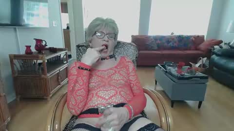 Snapshot of susanandlisa chatting on 04/04/26, 04:26 sexualsusan online show from 04/04/26, 04:26