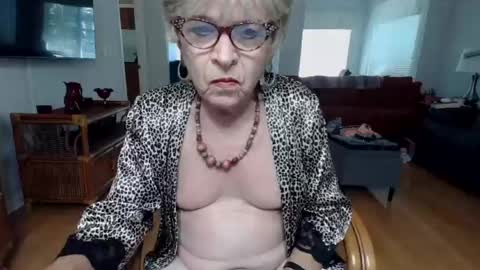Snapshot of susanandlisa chatting on 06/15/26, 03:03 sexualsusan online show from 06/15/26, 03:03