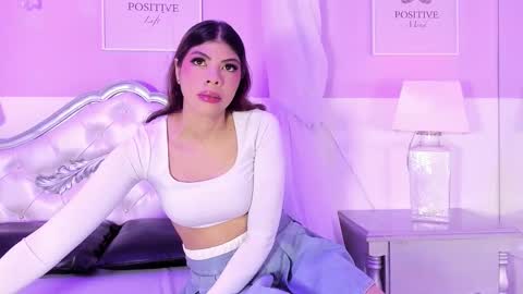 Snapshot of susanawatson chatting on 10/15/25, 12:05 Gabbybale  online show from 10/15/25, 12:05