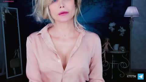 Snapshot of susannawallace chatting on 02/26/26, 02:10 InaraSerra online show from 02/26/26, 02:10