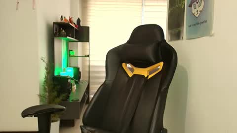 Snapshot of susanrhodes_ chatting on 11/06/25, 12:28 Susan Rhodes online show from 11/06/25, 12:28