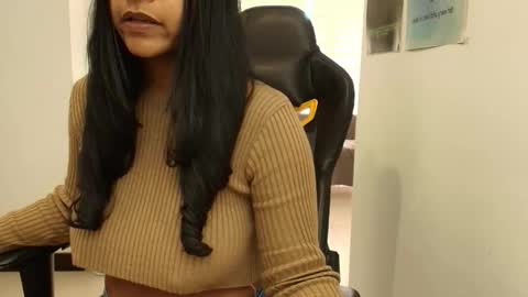 Snapshot of susanrhodes_ chatting on 11/10/25, 01:32 Susan Rhodes online show from 11/10/25, 01:32