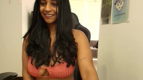 Snapshot of susanrhodes_ chatting on 11/13/25, 01:21 Susan Rhodes online show from 11/13/25, 01:21