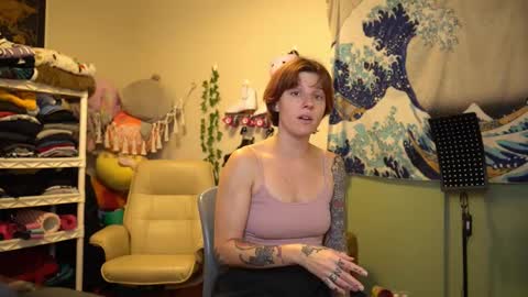 Snapshot of sushifox chatting on 10/22/25, 03:45 online show from 10/22/25, 03:45