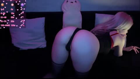 Snapshot of susieevans chatting on 02/23/25, 03:40 Sue online show from 02/23/25, 03:40