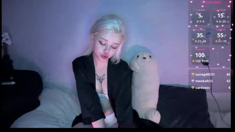 Snapshot of susieevans chatting on 09/14/25, 09:25 Sue online show from 09/14/25, 09:25