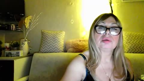 Snapshot of susiexnoreen chatting on 02/22/26, 02:26 SusiexNoreen online show from 02/22/26, 02:26