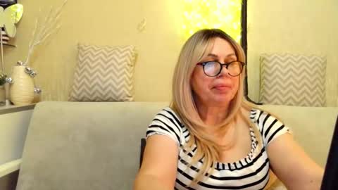 Snapshot of susiexnoreen chatting on 03/15/26, 02:12 SusiexNoreen online show from 03/15/26, 02:12