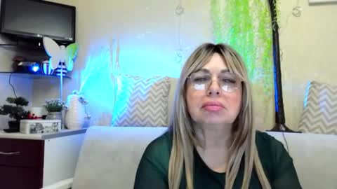 Snapshot of susiexnoreen chatting on 04/15/26, 01:56 SusiexNoreen online show from 04/15/26, 01:56