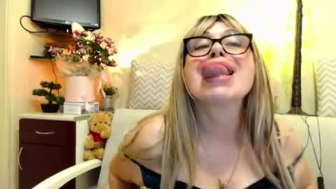 SusiexNoreen online show from 06/18/26, 12:00
