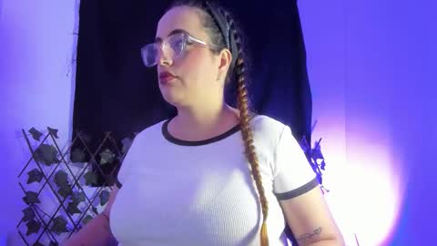 Snapshot of sussanmiller_ chatting on 10/25/25, 05:37 sussanmiller_ online show from 10/25/25, 05:37