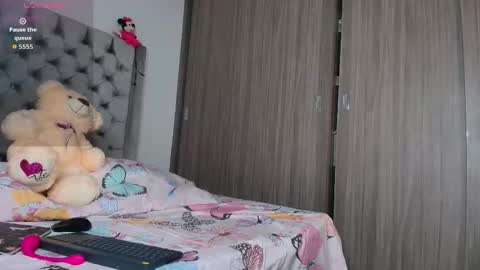 Snapshot of sussidream chatting on 10/17/25, 10:23 Andrea online show from 10/17/25, 10:23