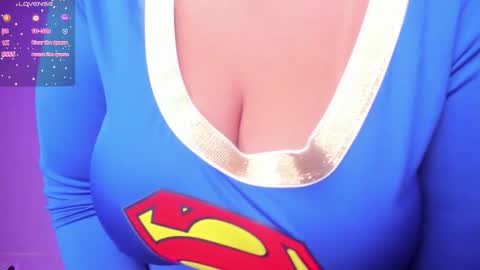 Snapshot of sussierogers chatting on 10/31/25, 02:18 SussieRogers online show from 10/31/25, 02:18