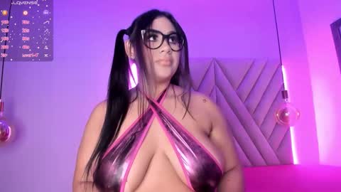 Snapshot of sussierogers chatting on 11/21/25, 12:48 SussieRogers online show from 11/21/25, 12:48