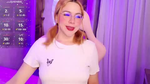 Snapshot of sussiestrawberry chatting on 12/15/25, 10:08 Sussie online show from 12/15/25, 10:08