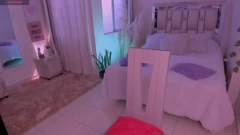 sussy_bell_ online show from 04/30/26, 10:36
