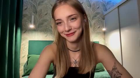 Snapshot of susyschuerholz chatting on 10/19/25, 05:02 Jessica online show from 10/19/25, 05:02