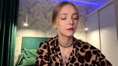 Snapshot of susyschuerholz chatting on 10/20/25, 04:07 Jessica online show from 10/20/25, 04:07