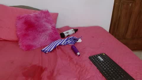 Snapshot of suzan_30 chatting on 10/24/25, 08:27 suzan_30 online show from 10/24/25, 08:27