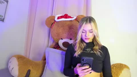 Snapshot of suzan__cooper2 chatting on 12/22/24, 12:39 suzan__cooper2 online show from 12/22/24, 12:39