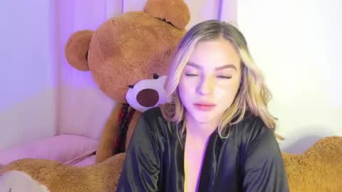 Snapshot of suzan__cooper2 chatting on 02/16/25, 04:31 suzan__cooper2 online show from 02/16/25, 04:31