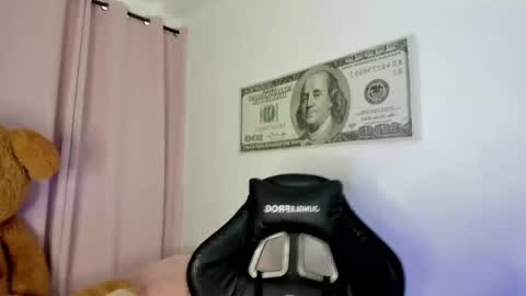 Snapshot of suzan__cooper2 chatting on 09/21/25, 06:20 suzan__cooper2 online show from 09/21/25, 06:20