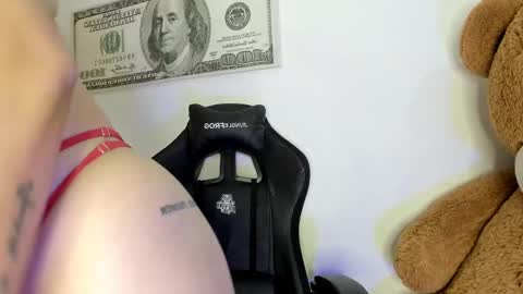 Snapshot of suzan__cooper2 chatting on 09/30/25, 02:11 suzan__cooper2 online show from 09/30/25, 02:11