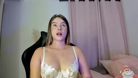 Snapshot of suzan__cooper2 chatting on 02/13/26, 01:23 suzan__cooper2 online show from 02/13/26, 01:23