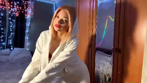 Snapshot of suzannabarmes chatting on 06/10/26, 01:06 Stacy online show from 06/10/26, 01:06