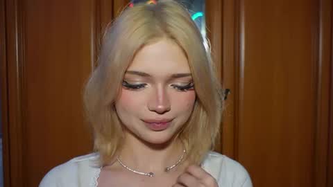Snapshot of suzannabarmes chatting on 06/20/26, 12:58 Stacy online show from 06/20/26, 12:58