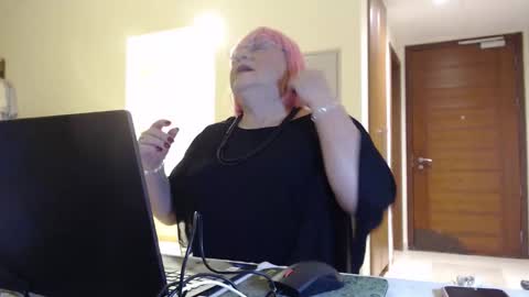 Snapshot of suzannebanci chatting on 03/06/26, 04:58 My name is Sissy or more fully Suzanna Aprilia Maria Mariquita Catarina Chinita Banci. Soy una puta - que chimba ladybug online show from 03/06/26, 04:58