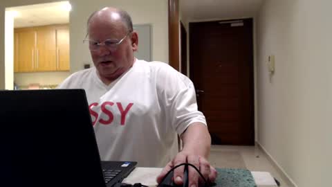 Snapshot of suzannebanci chatting on 07/17/26, 06:35 My name is Sissy or more fully Suzanna Aprilia Maria Mariquita Catarina Chinita Banci. Soy una puta - que chimba ladybug online show from 07/17/26, 06:35