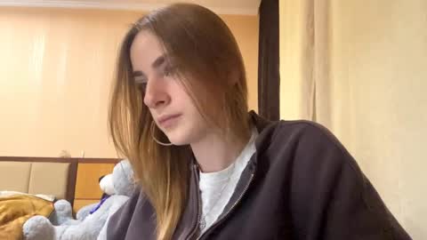 Emila online show from 06/06/26, 01:38