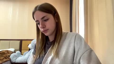 Emila online show from 06/14/26, 11:45