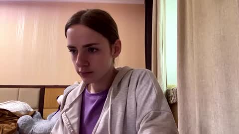 Emila online show from 06/15/26, 07:32