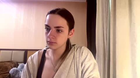 Emila online show from 06/29/26, 07:25