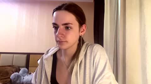 Emila online show from 06/29/26, 10:15