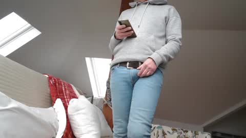 Snapshot of suzisshowboyxl chatting on 12/27/24, 01:07 Mmaxime1 online show from 12/27/24, 01:07