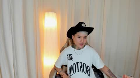 Snapshot of suzu_wolf chatting on 10/17/25, 04:15 suzu_wolf online show from 10/17/25, 04:15