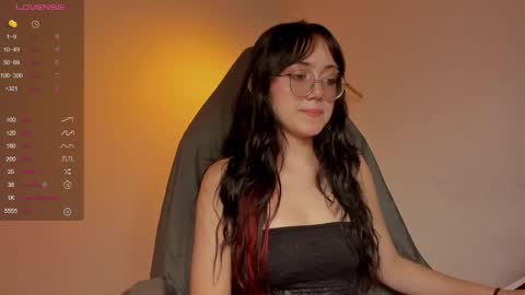 Snapshot of suzumi_ chatting on 11/18/25, 06:51 Jadde online show from 11/18/25, 06:51