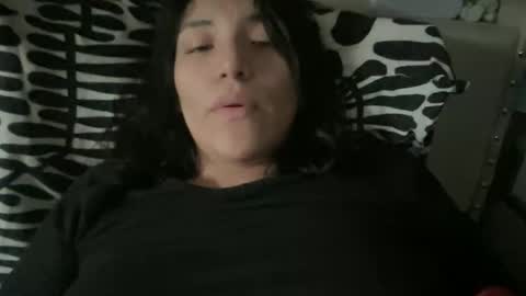 Snapshot of suzyishellawet chatting on 11/16/25, 04:01 Suzy online show from 11/16/25, 04:01