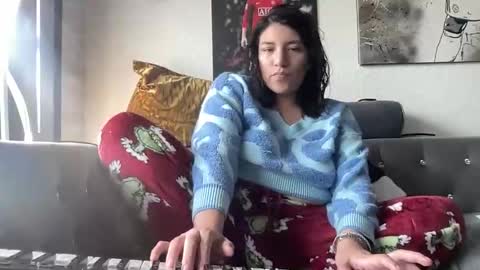 Snapshot of suzyishellawet chatting on 11/23/25, 07:24 Suzy online show from 11/23/25, 07:24